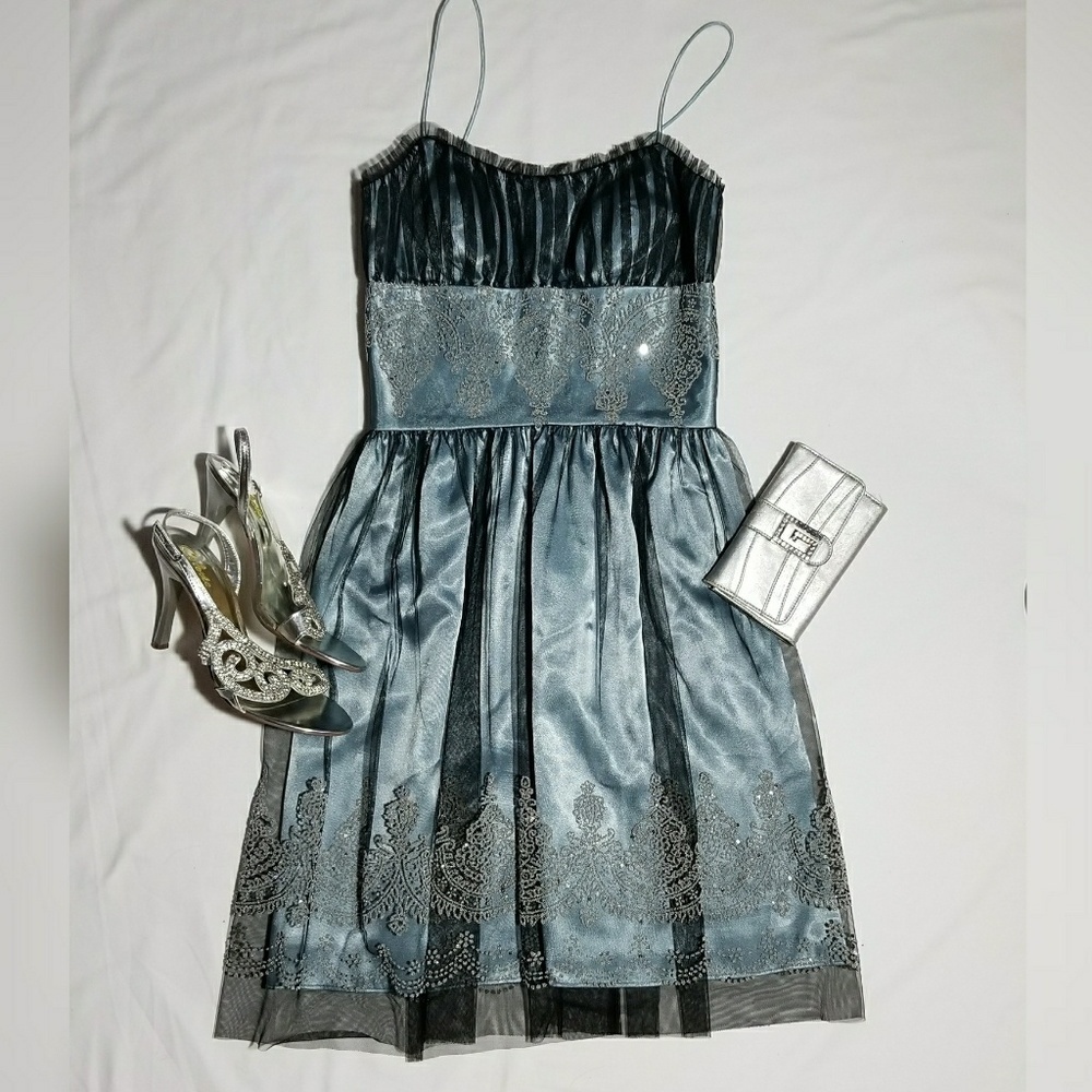 Morgan & Co JR Lace dress - Picture 2 of 8